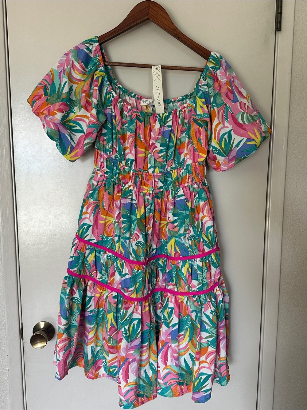 NWT - Women’s floral dress (Large)